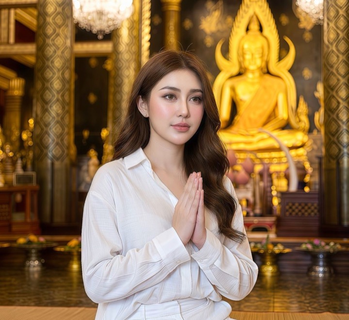 คุณทราย ฝ่ายขาย NAKHRA พร้อมคุยผ่าน LINE